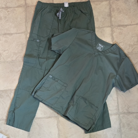 WonderWink scrubs - Picture 1 of 3